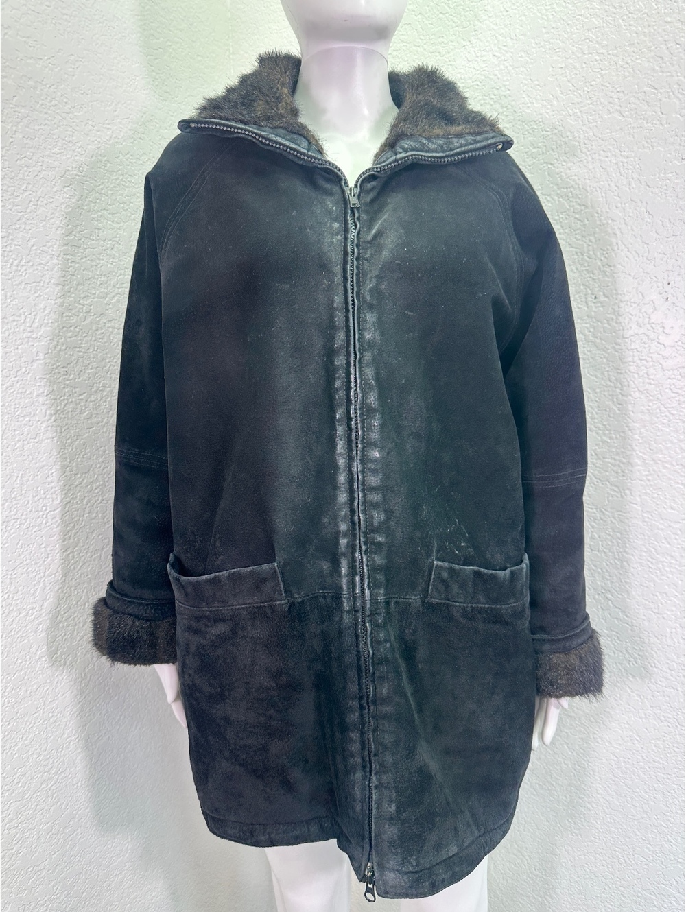 VTG 1980s Women’s Sz L JLC Black Suede Coat Faux Fur Lining Super Heavy Winter